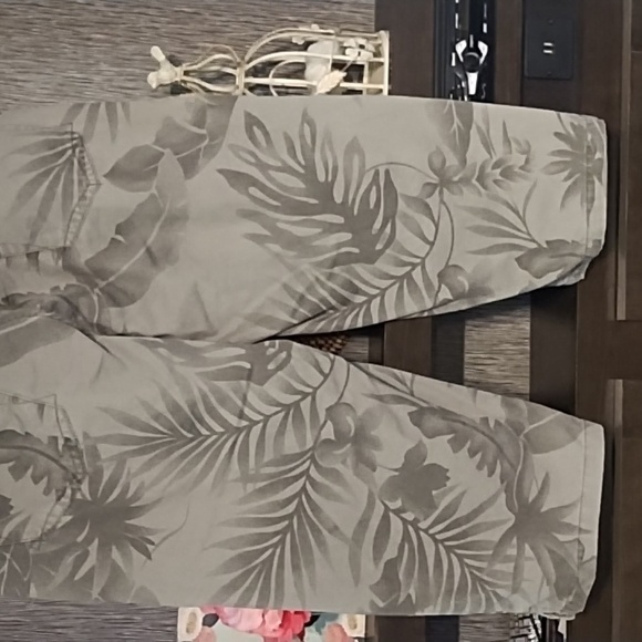 Faded Glory Capri Pant Army Green Tropical Print Size 16 Casual - Picture 6 of 9